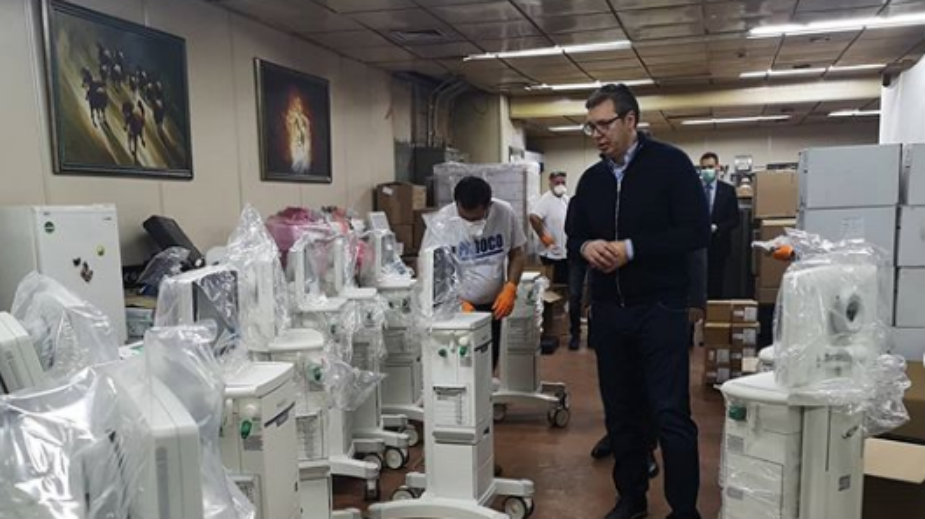 Vučić: Stiglo 18 novih respiratora u KC Srbije 1