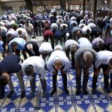 Džamije u Sarajevu pune vernika uprkos korona virusu 12
