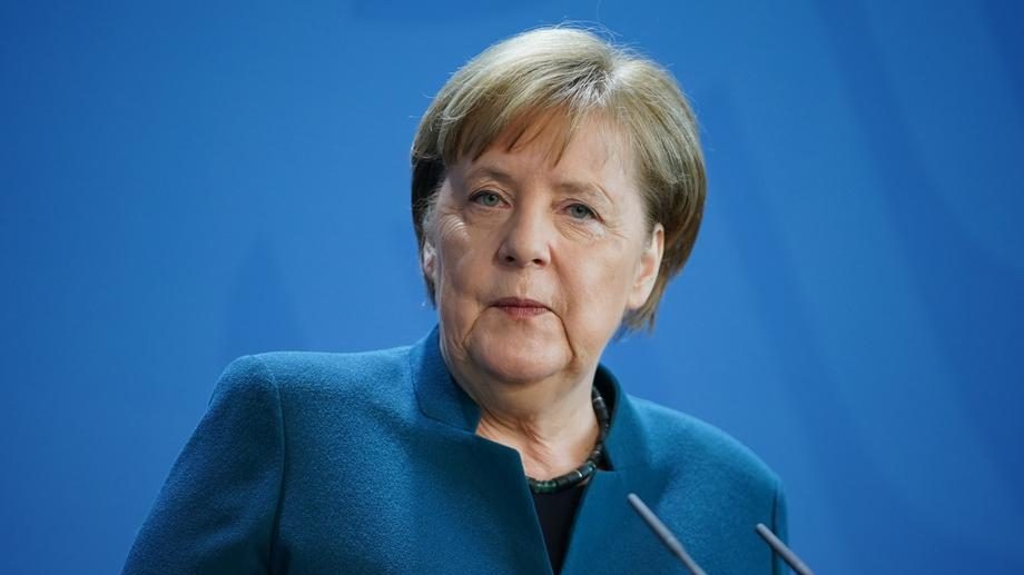 Angela Merkel osudila izjave Erdogana o Makronu 1