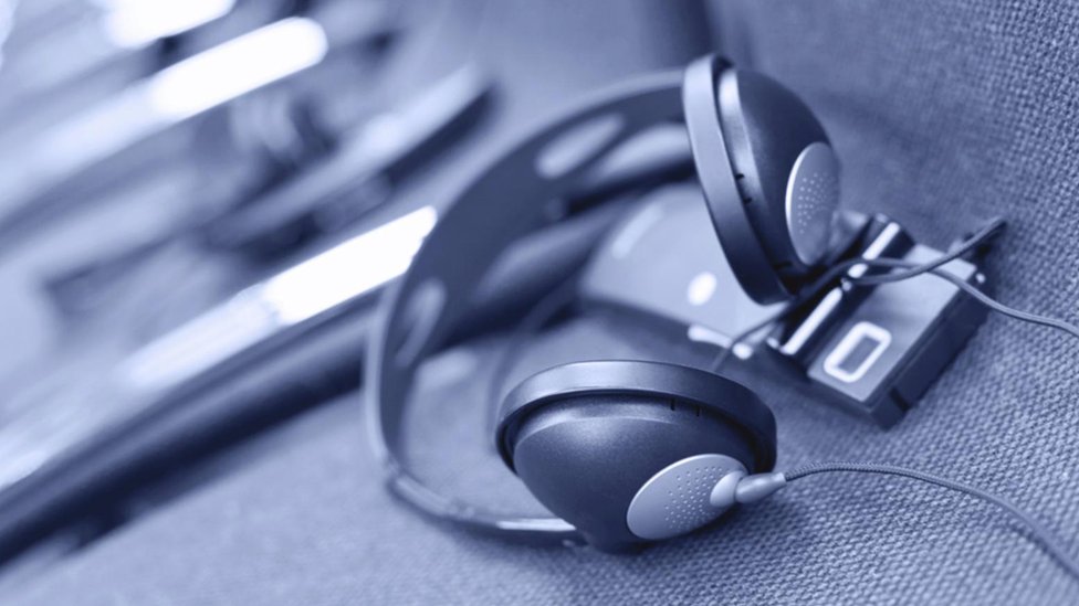 Čudesni mozak simultanih prevodilaca - kako se istovremeno misli na dva jezika 3 slušalice