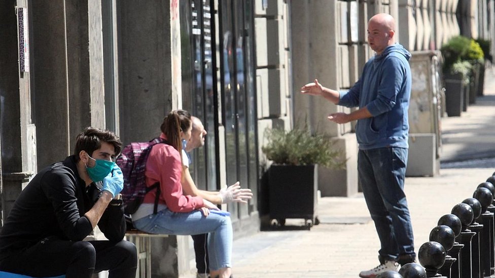 Korona virus: Oporavio se najmlađi pacijent u Srbiji, Austrija najavljuje izlazak iz izolacije 5 U Srbiji je do petka popodne preminulo 39 ljudi, broj zaraženih porastao na 1.476