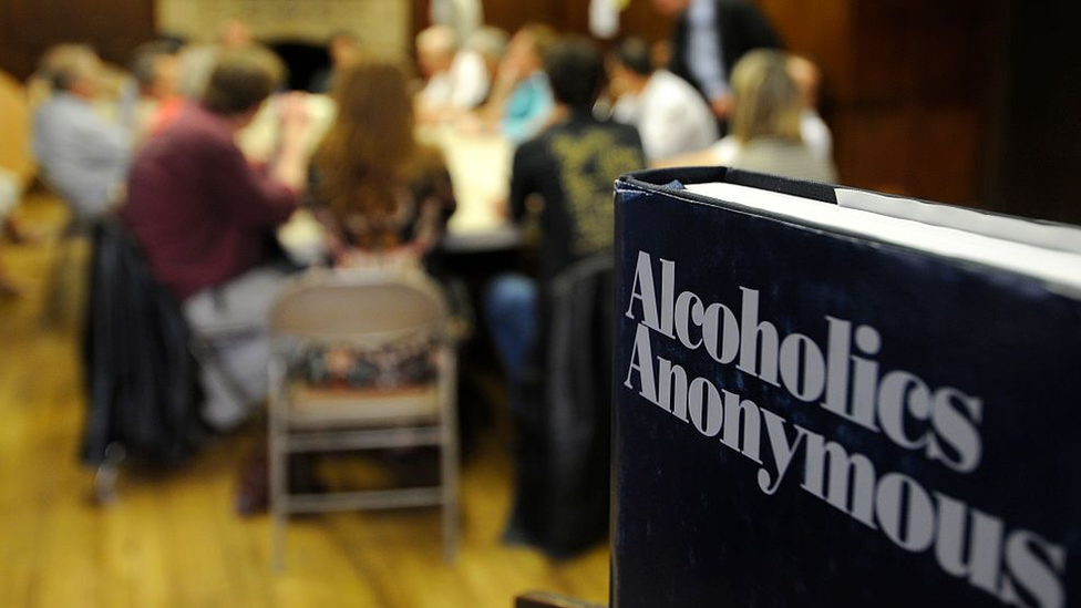 Anonimni alkoholičari se teško okupljaju preko interneta u vreme korona virusa