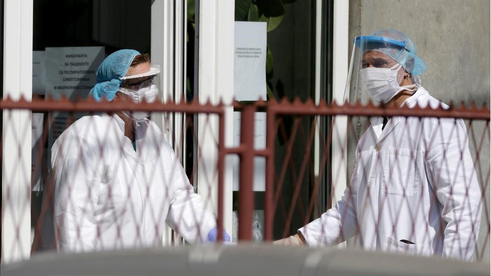 Korona virus: Srbiju čeka vikend u kući, u Americi više od 400.000 zaraženih 3 lekari maske