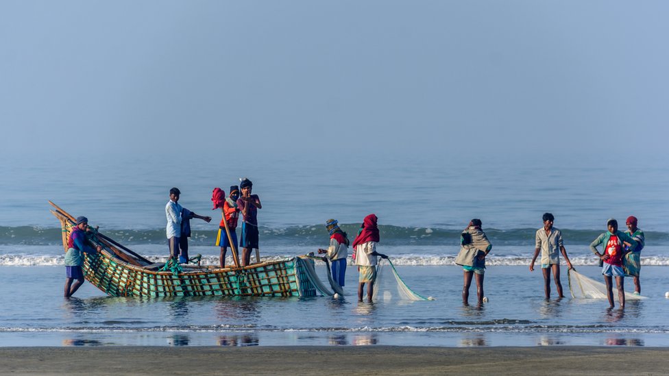 Ribolov i kriminal: Zašto bi Bangladeš mogao da ostane bez ribe 1 Fishermen on the beach