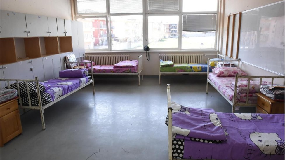 Korona virus: U svetu milion i po zaraženih, u Srbiji 2.867 1 dečji kreveti