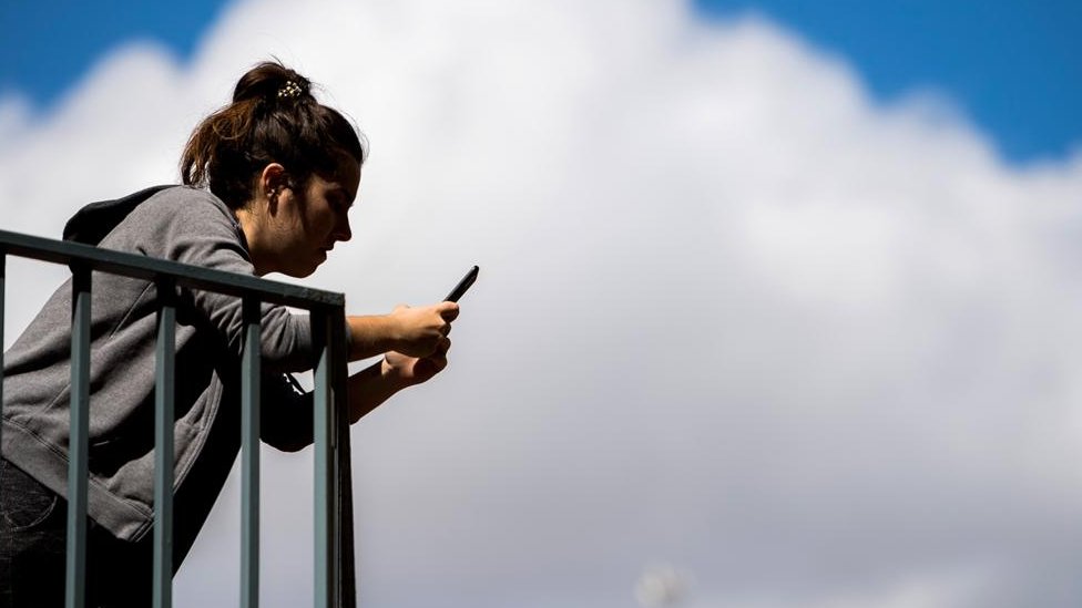 Jedna stvar koju možemo da uradimo jeste da prosto razmi&scaron;ljamo o zasnovanosti posta na činjenicama pre nego &scaron;to ga prosledimo dalje
