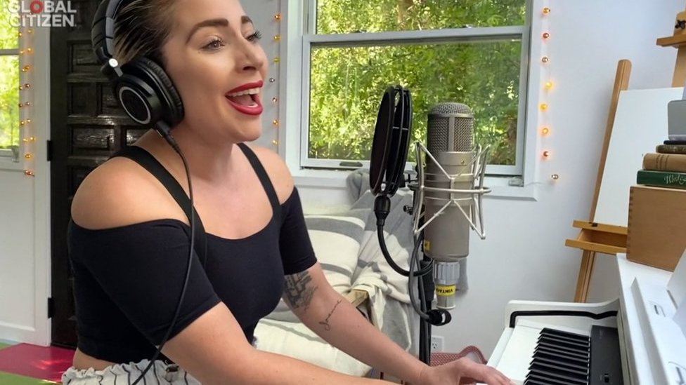 Korona virus: Rolingstonsi, Lejdi Gaga i Bili Ajliš - zvezde pevale u znak podrške zdravstvenim radnicima 1 Lady Gaga