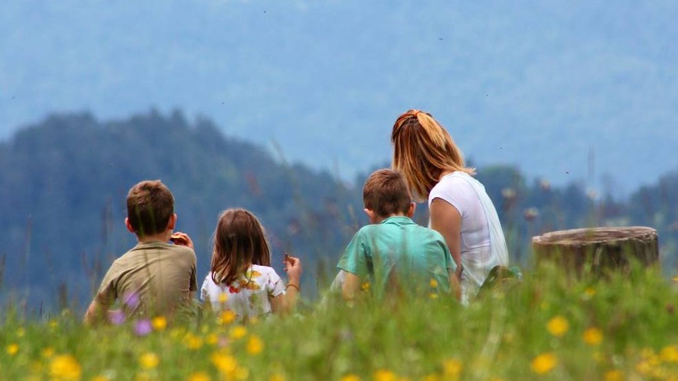 Petkom za budućnost: Iz Novog Pazara u svet za očuvanje planete 4 nataša jančić sa decom