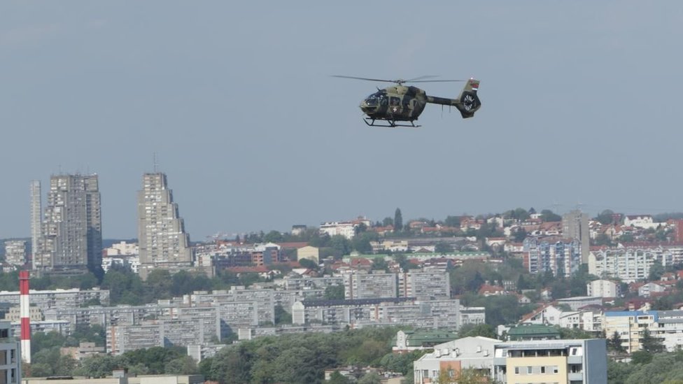 Korona virus: U Srbiji 222 nova slučaja, svetu preti glad „biblijskih razmera“ upozoravaju stručnjaci 2 Helikopter iznad Beograda