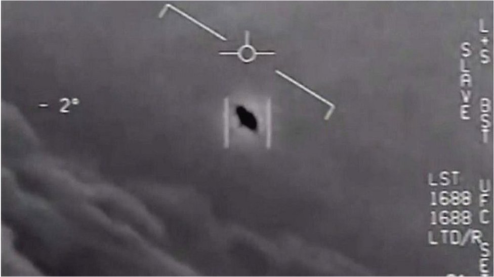 Vanzemaljci, leteći tanjiri i svemir: Pentagon objavio video snimke NLO 1 NLO