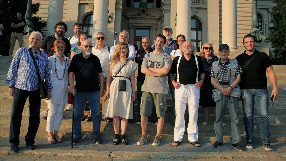 Vlast iz straha od grešaka podleže panici 1