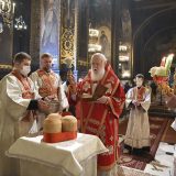 Pravoslavni sveštenici služili uskršnje službe bez vernika u crkvama 14