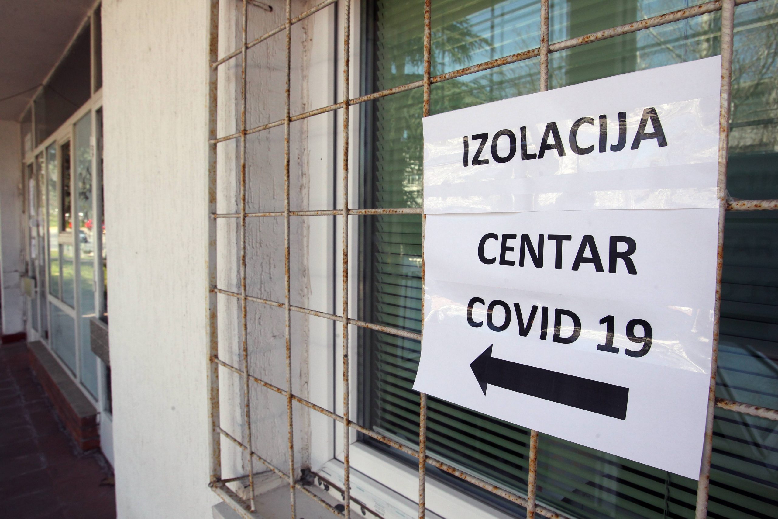 U poslednja 24 sata 305 novoobolelih u Srbiji, ukupno 1.476 zaraženih i 39 preminulih 1