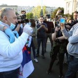 Na protestu opozicije ispred Skupštine i pristalice vlasti, komunalci upozorili da se nose maske 1