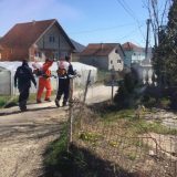 Pripadnici Vojske Srbije i Civilne zaštite grada Kraljeva dezinfikovali romsko naselje 10