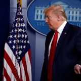 Tramp potpisao ukaz o privremenom ograničavanju imigracije 5