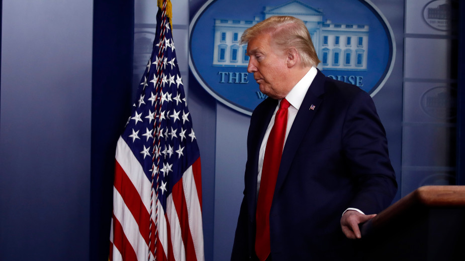 Tramp potpisao ukaz o privremenom ograničavanju imigracije 1