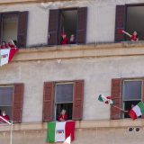 Italijani slavili godišnjicu oslobođenja pevajući Bella ciao sa terasa 7