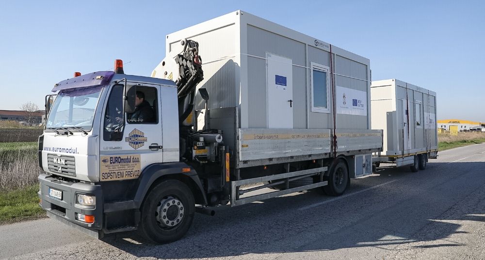 Kosovska policija postavila kontejnere kod Jarinja 1