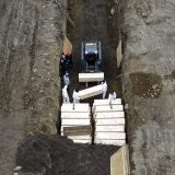 Njujork: U zajedničku grobnicu sahranjuje se dnevno i više od 20 preminulih od korone 1