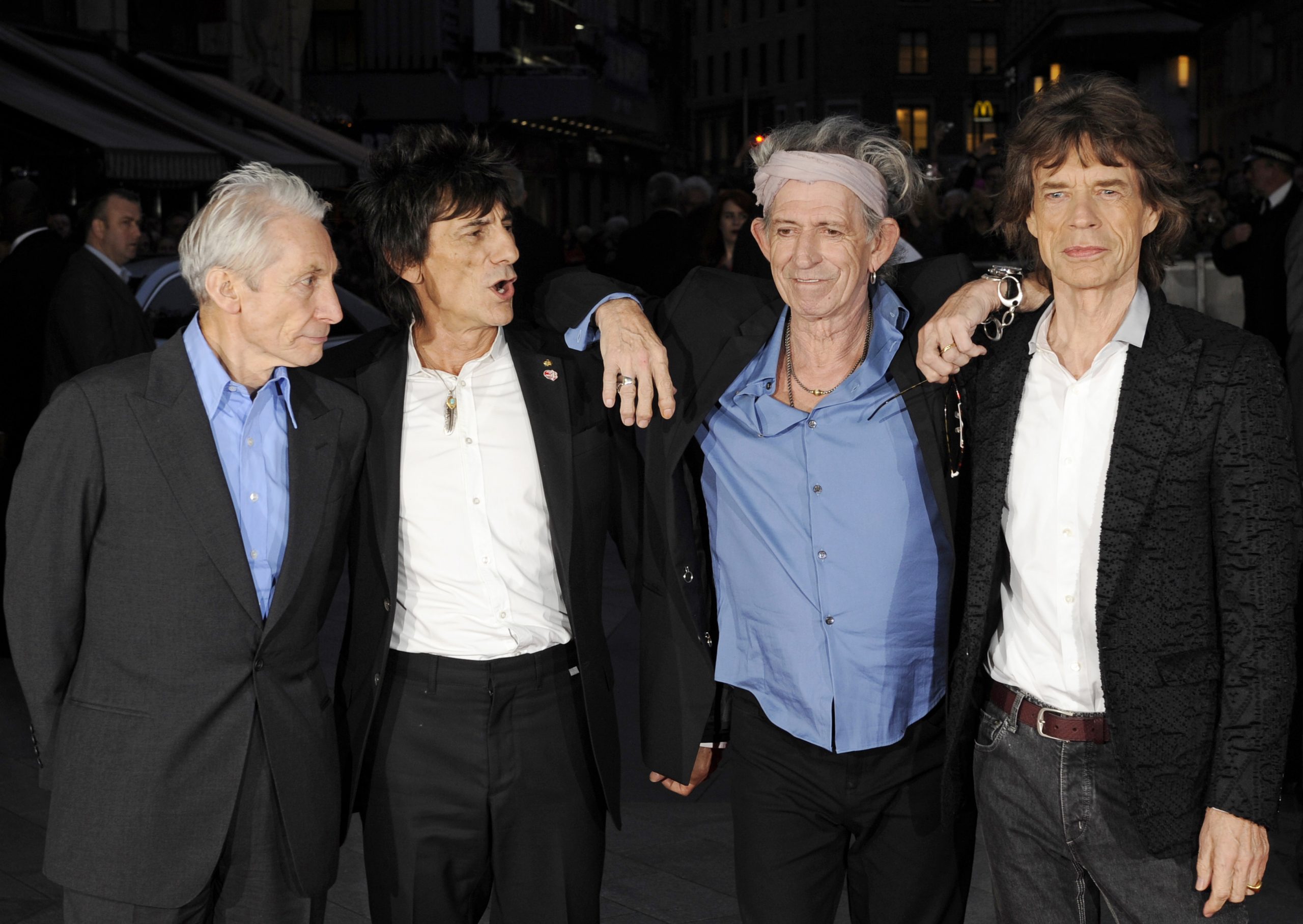 Spektakl sa bendom Roling stouns kao podrška lekarima 1