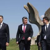 Kompletan državni vrh Hrvatske i predstavnici žrtava odali počast stradalima u logoru Jasenovac 4