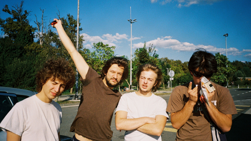 Mikstejp za karantin: Plejlistu za izolaciju pravi bend Gazorpazorp 1