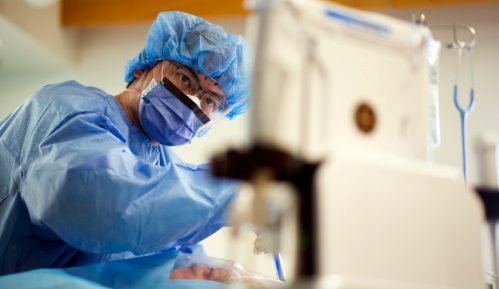 AFP: Najmanje 251.512 žrtava korone, gotovo 3,6 miliona zaraženih u svetu 21