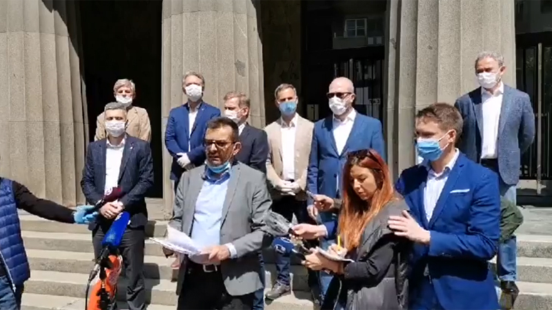 Opozicija ispred Ustavnog suda Srbije: Ispitati odluku o vanrednom stanju 1