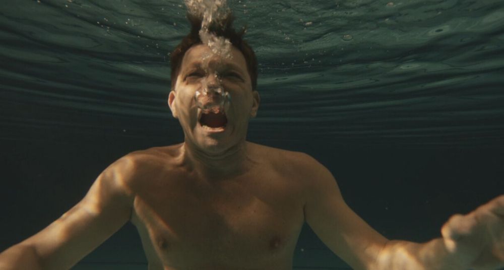 Bjela snimao Tajkuna u hladnom bazenu  1