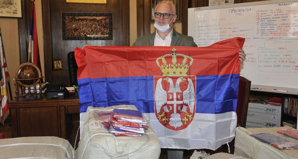 Vesić: Podela novih 10.000 zastava Beograđanima 2