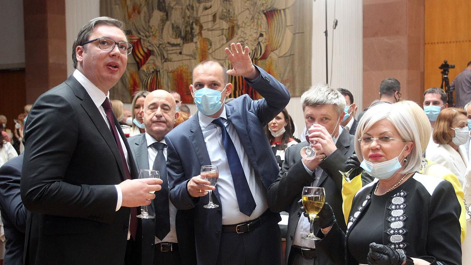 Autoritarni vlastodršci ili oligarsi mogu sve da kupe 1