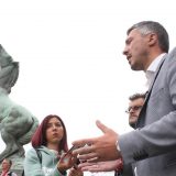 Policija i ograda ispred Skupštine ostaju 5