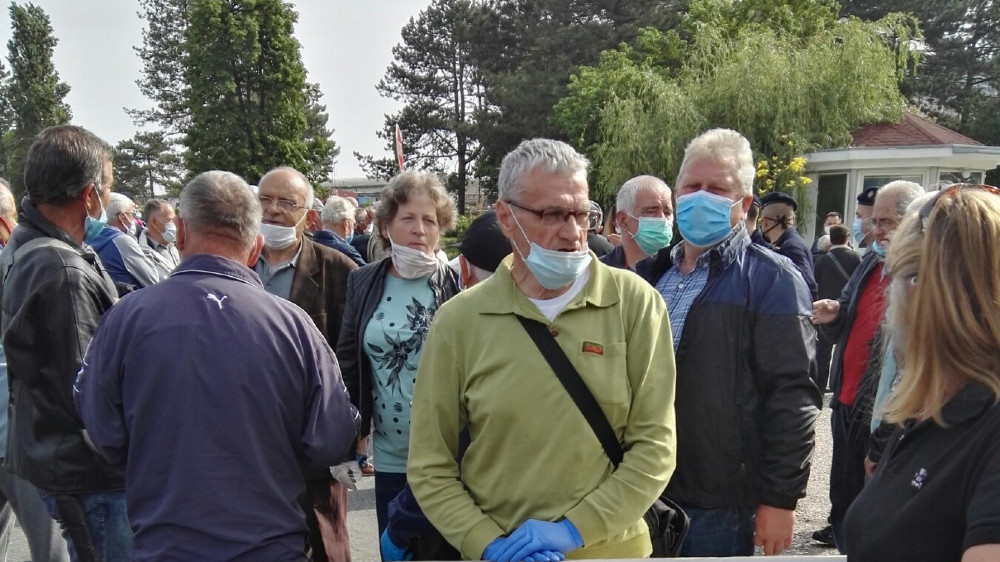 Za policiju nije isto kad protestuju aktivisti SNS i kad protestuju radnici PKB 1