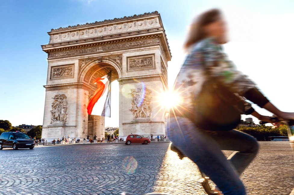 Korona virus i turizam: Ima li nade za letnja putovanja van Srbije 2 Trijumfalna kapija