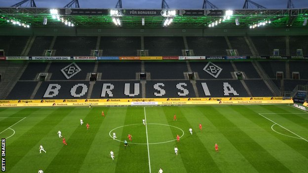 Korona virus: Ukinuto vanredno stanje u Srbiji, Britanija druga u svetu po broju umrlih 3 The last Bundesliga match, Borussia Monchengladbach v Cologne on 11 March, was played behind closed doors
