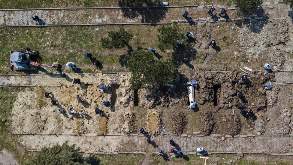 Žrtve korona virusa se sahranjuju u Istanbulu
