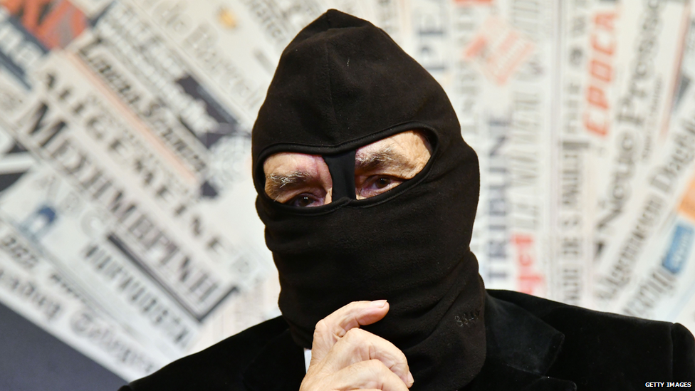 Ex-mafia member Gaspare Mutolo wearing a black balaclava to hide his face