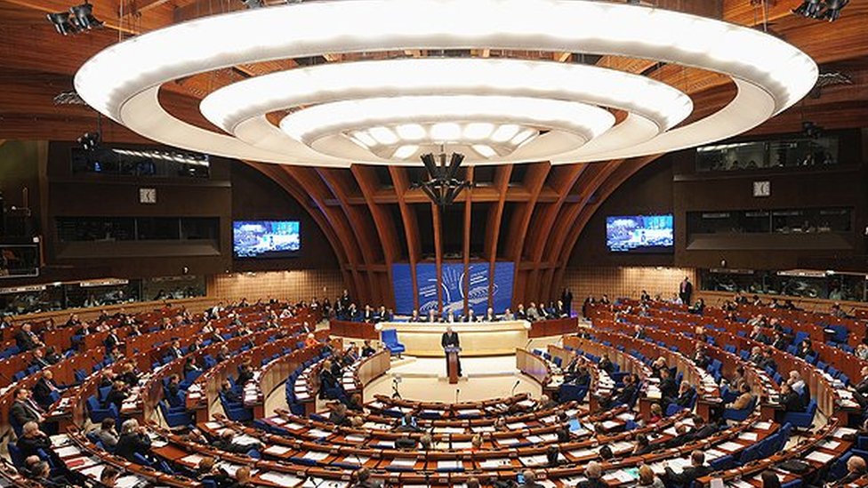 U 100 i 500 reči: Šta je Savet Evrope i zašto je važan 2 Council of Europe chamber in Strasbourg
