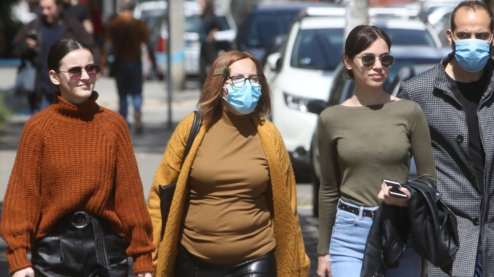 Korona virus: Vuhan ponovo u centru pažnje, maske obavezne širom sveta, u Americi više od 80 hiljada mrtvih 4 Prema poslednjem izveštaju, u Srbiji je u poslednja 24 sata zabeleženo još 95 slučajeva zaraze Kovidom-19.