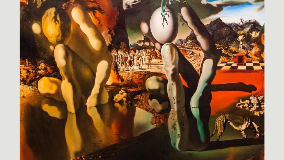 Nadrealističke slike snova, kao &scaron;to je &bdquo;Metamorfoza Narcisa" (1937) Salvadora Dalija, opisuju unutra&scaron;nju logiku sna