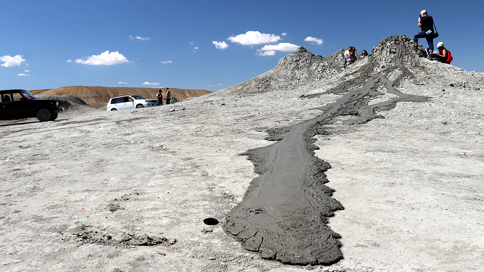 Na zemlji: Blato se izliva iz vulkana Dasghil u Azerbejdžanu
