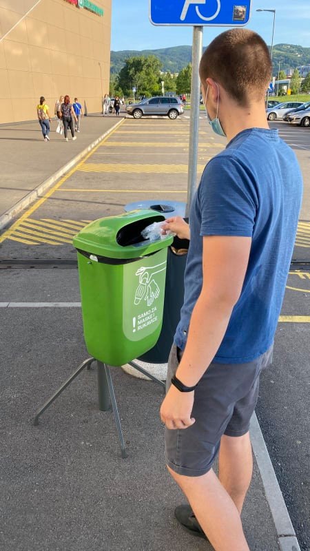 Korona virus: Kako u Banjaluci rešavaju problem odlaganja maski i rukavica 2 kanta