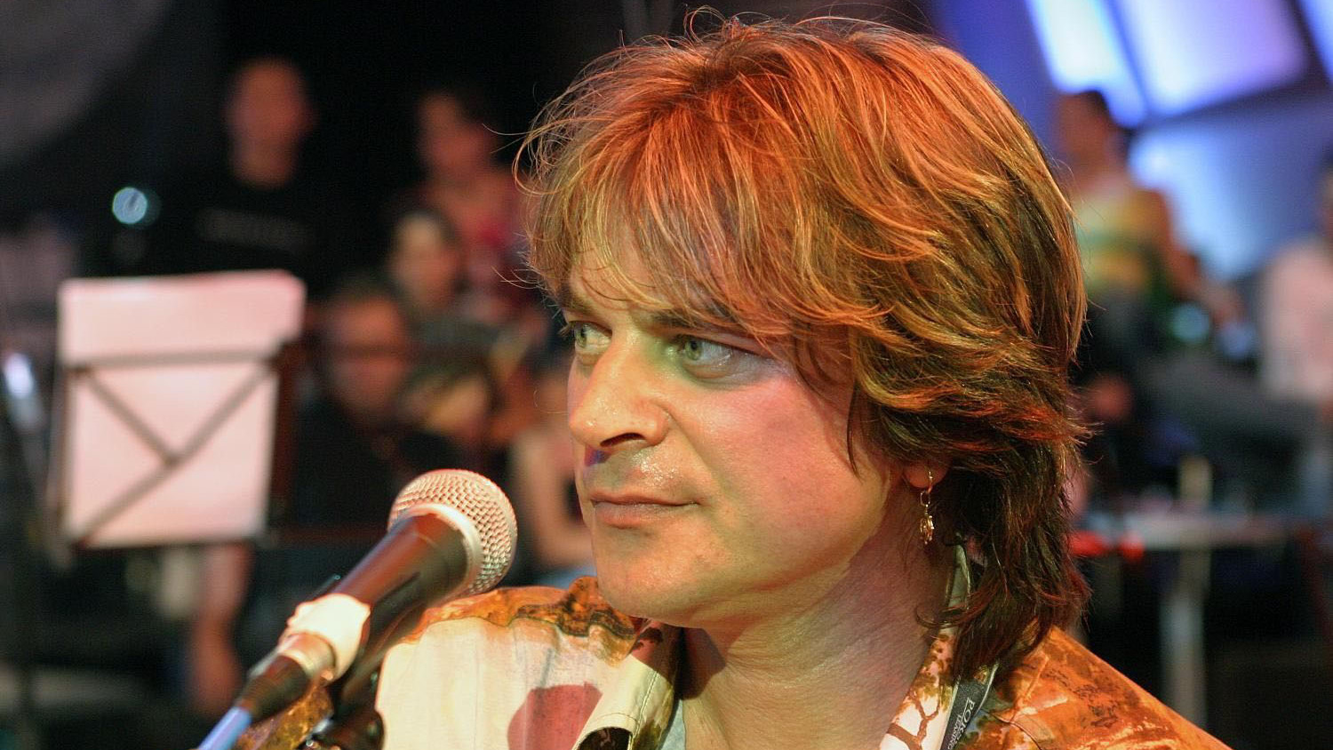 Alen Islamović: Pevač političar 1