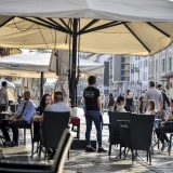 Italijanski premijer zabrinut jer se građani suviše okupljaju po kafeima 11