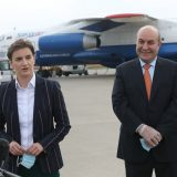 Brnabić dočekala avion sa medicinskom pomoći iz Azerbejdžana 2