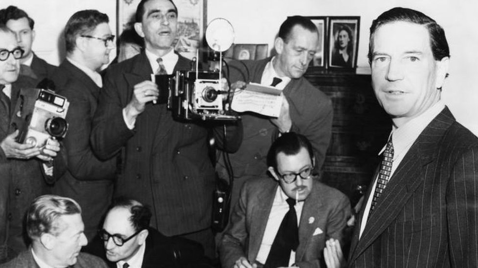 Ko je bio dvostruki agent Kim Filbi - engleski aristokrata i sovjetski špijun 1 Kim Philby at a press conference in 1955