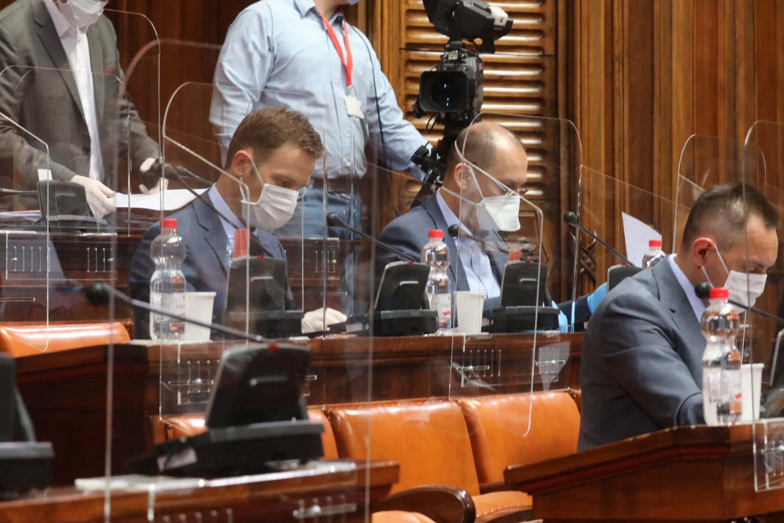 Otvoreni parlament: Za četiri godine zapaljiva retorika, zloupotrebe procedura i bojkot 1