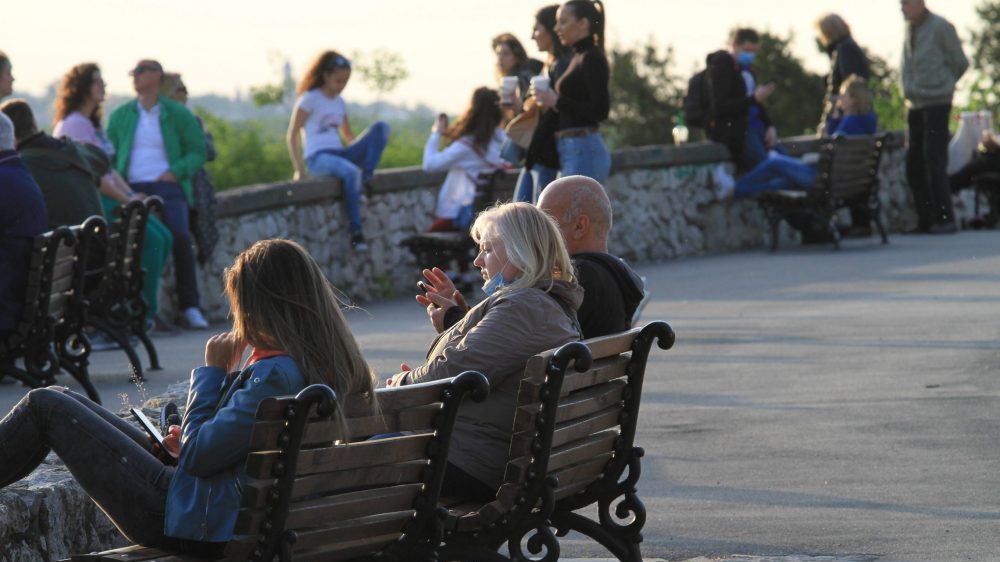 Sutra promenljivo oblačno, tokom noći mestimično kiša 1