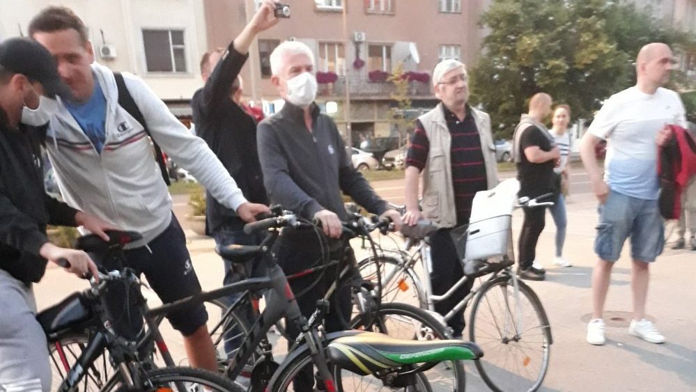 SZS organizovao protest na biciklima u znak podrške novinarima u Novom Sadu 1